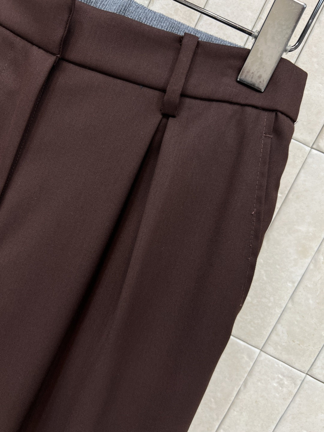 LW家 25秋冬新款 棕色西装休闲裤 超级适合日常通勤 很有feel的一款西裤 后面拼接灰色螺纹松紧腰设