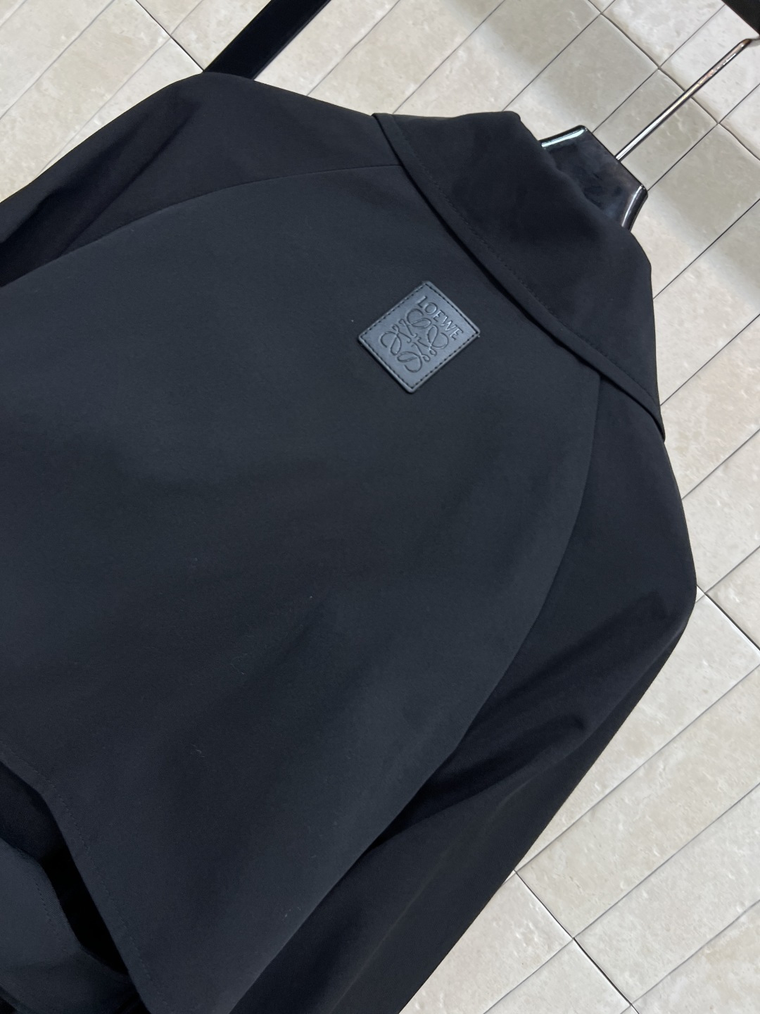 LW家 25秋冬新款 翻领短款花苞风衣外套 时髦又有风度 中长款设计 配上腰带显腰身 上身拉长身材比例 