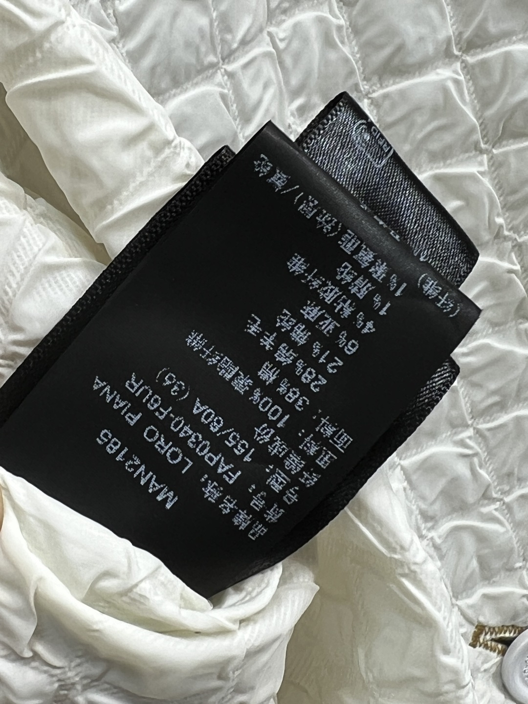 小香家 25秋冬新款 粗花呢小外套 经典的圆领斜边单排扣外套 定制的花朵纽扣加持点缀 重磅的多种纱线编织