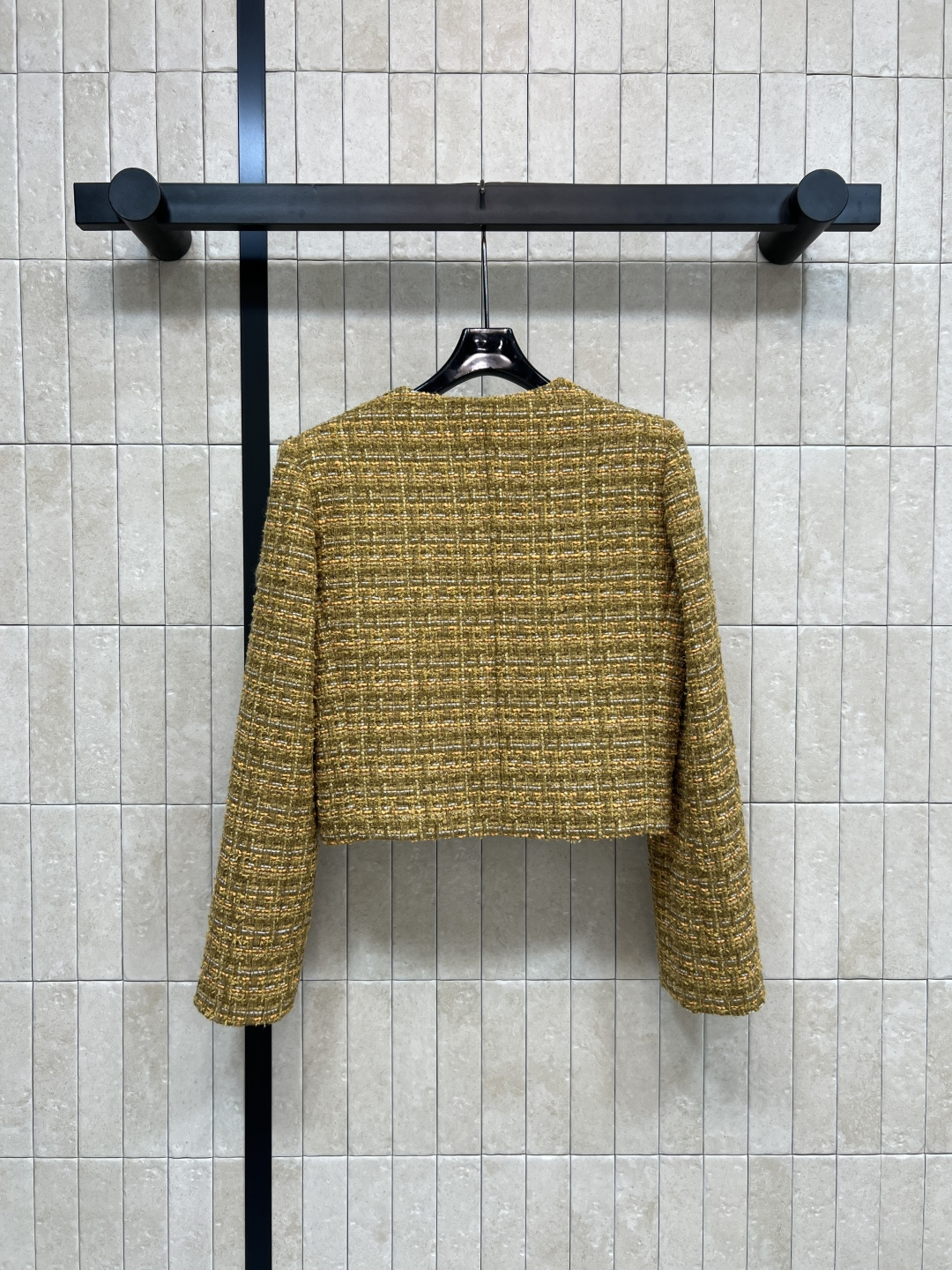 小香家 25秋冬新款 粗花呢小外套 经典的圆领斜边单排扣外套 定制的花朵纽扣加持点缀 重磅的多种纱线编织