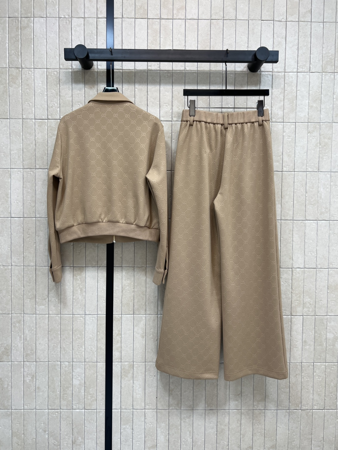 G家 25秋冬新款 双G提花休闲套装 翻领夹克外套+高腰直筒裤 喜欢老花的一定不要错过 经典老花休闲运动