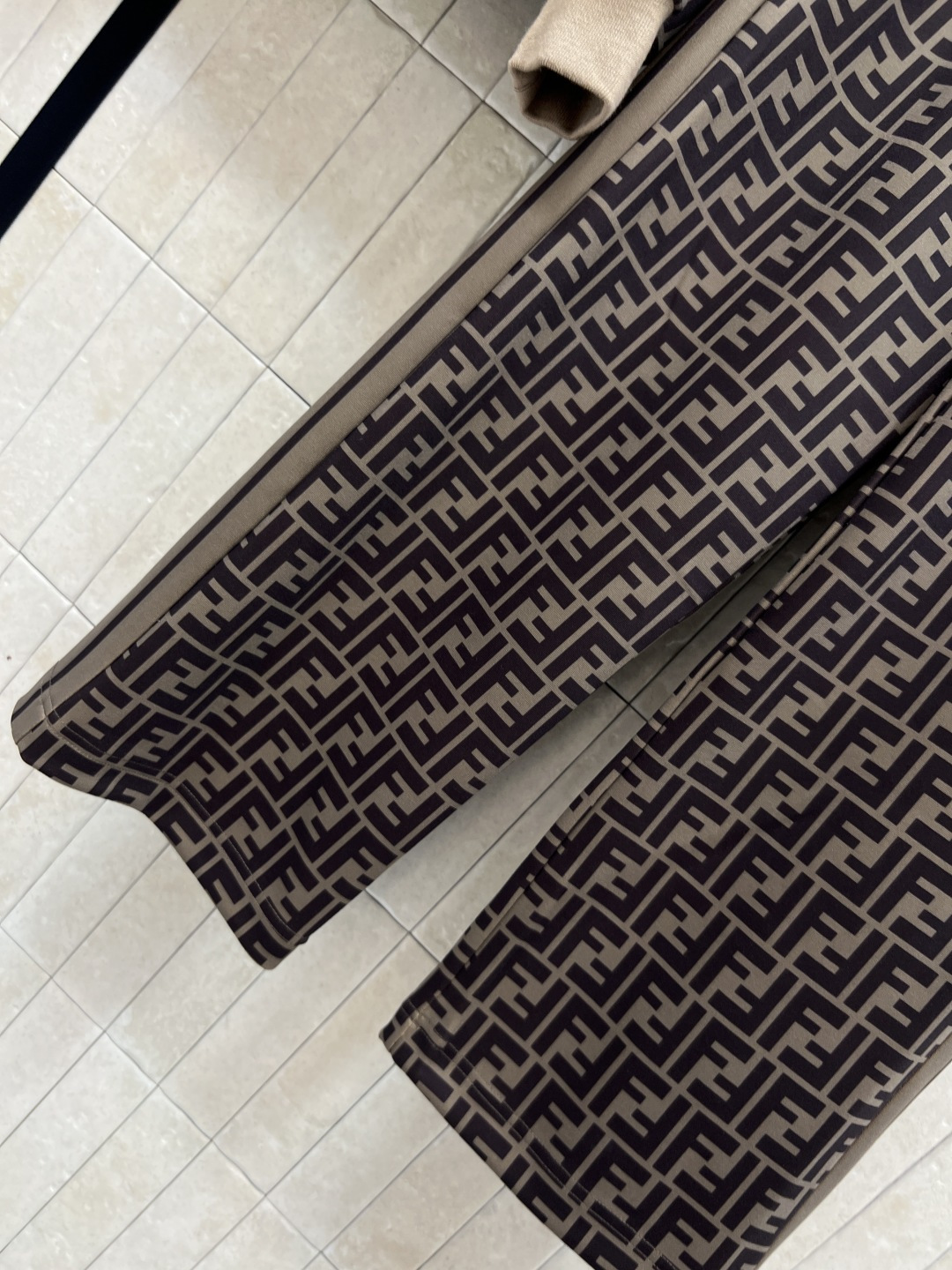 FD家 25秋冬新款 FD字母印花休闲套装 每个女生衣柜里必须拥有的一套休闲又时尚的运动套装 青春减龄感