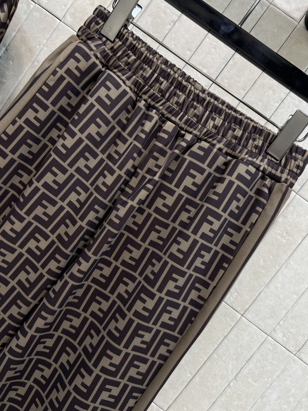 FD家 25秋冬新款 FD字母印花休闲套装 每个女生衣柜里必须拥有的一套休闲又时尚的运动套装 青春减龄感