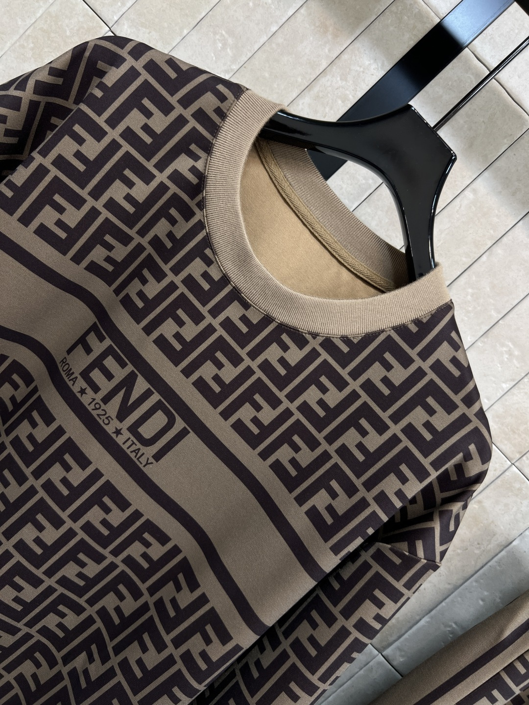 FD家 25秋冬新款 FD字母印花休闲套装 每个女生衣柜里必须拥有的一套休闲又时尚的运动套装 青春减龄感