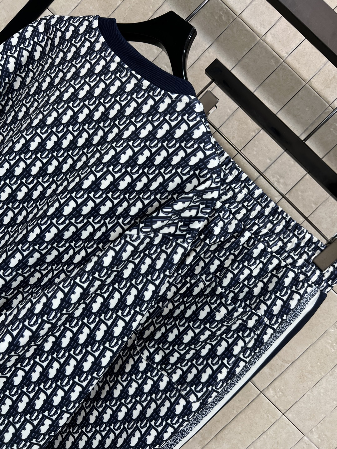 D家 25秋冬新款 D字母印花休闲套装 每个女生衣柜里必须拥有的一套休闲又时尚的运动套装 青春减龄感拉满