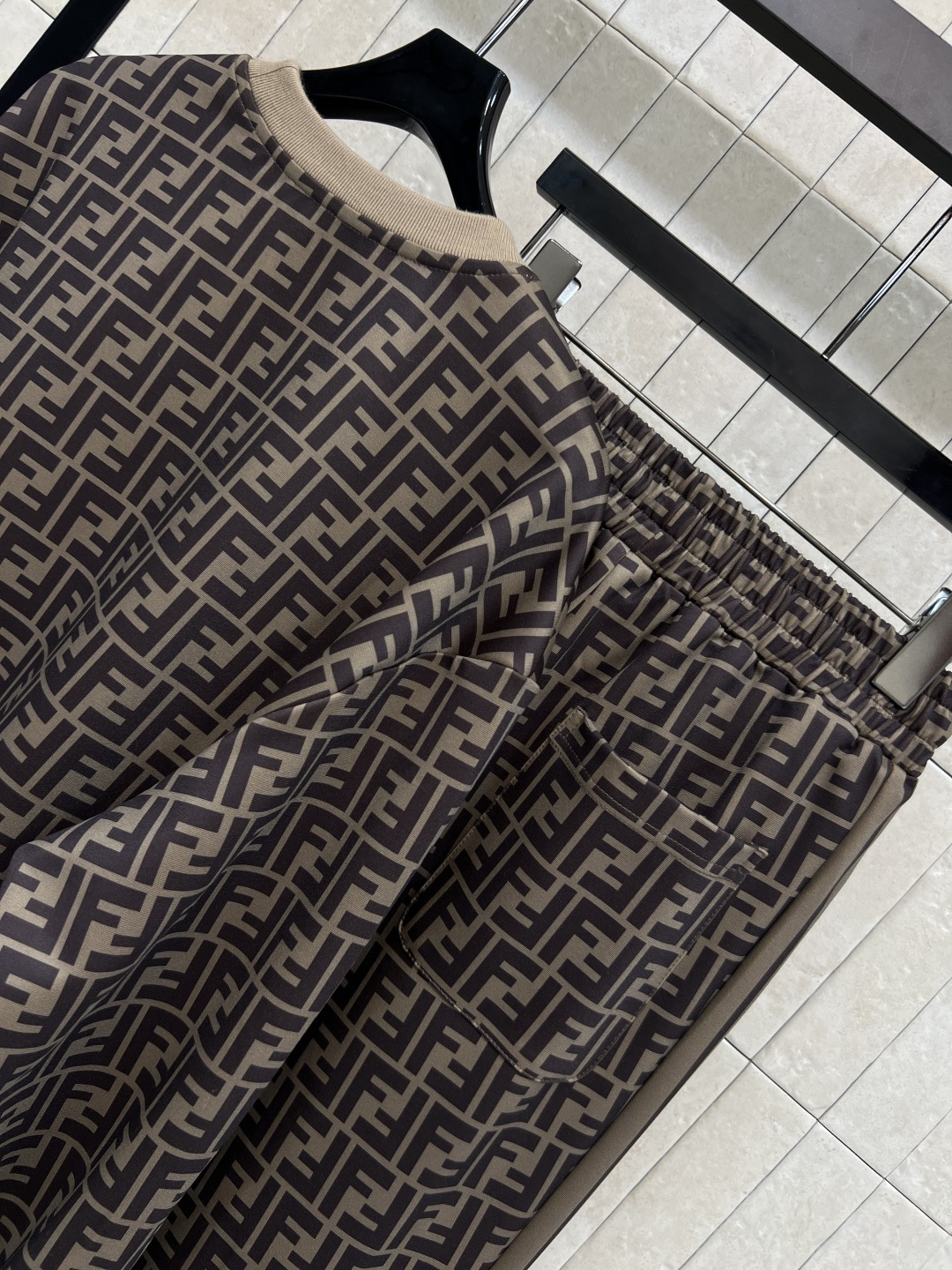 FD家 25秋冬新款 FD字母印花休闲套装 每个女生衣柜里必须拥有的一套休闲又时尚的运动套装 青春减龄感