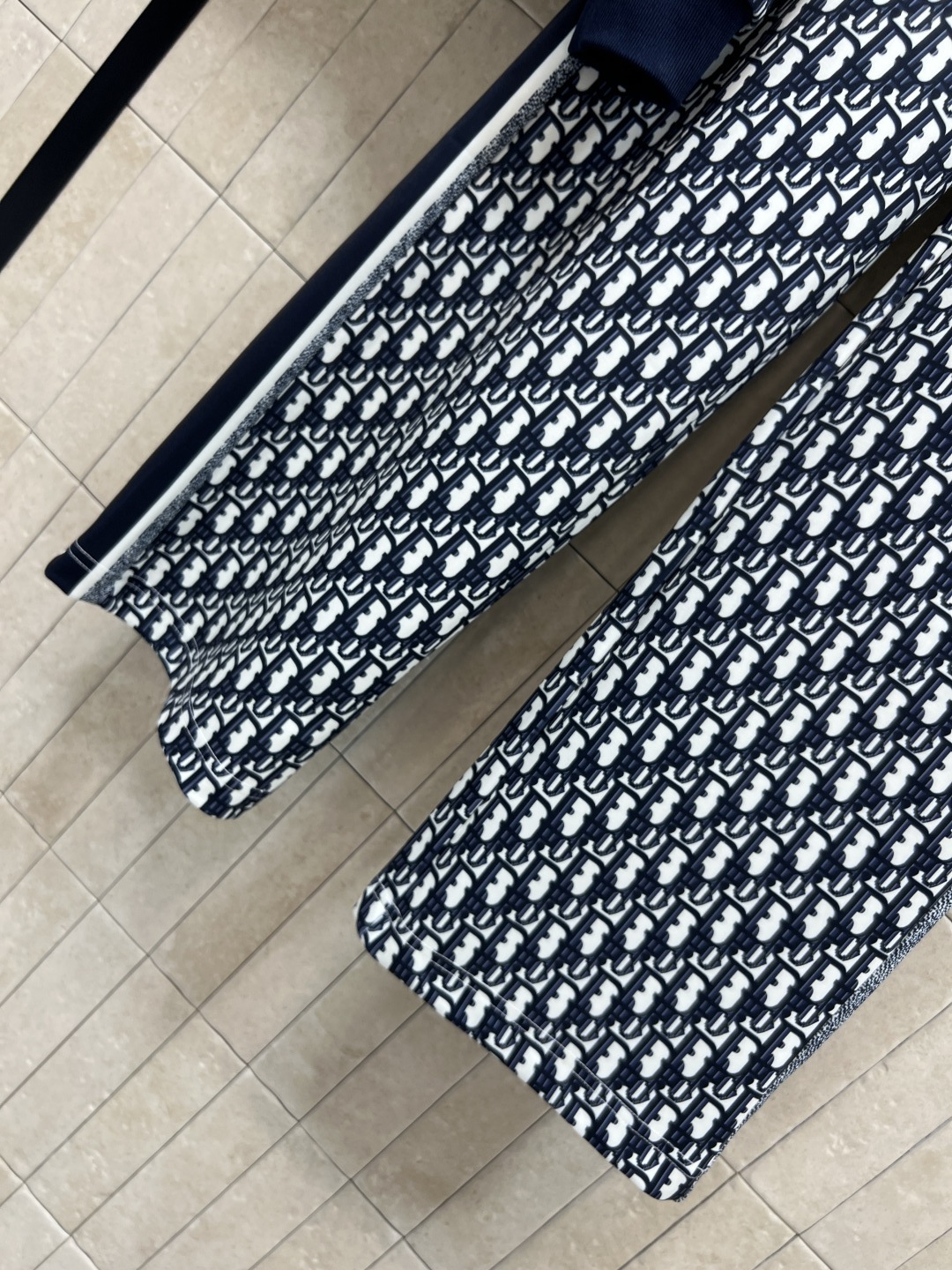 D家 25秋冬新款 D字母印花休闲套装 每个女生衣柜里必须拥有的一套休闲又时尚的运动套装 青春减龄感拉满