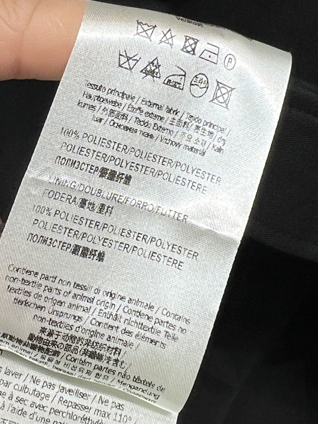 FD家 25秋冬新款 连帽双排扣风衣外套 中长款的长度 连帽+翻领双排扣设计 经典的修身剪裁 版型非常显