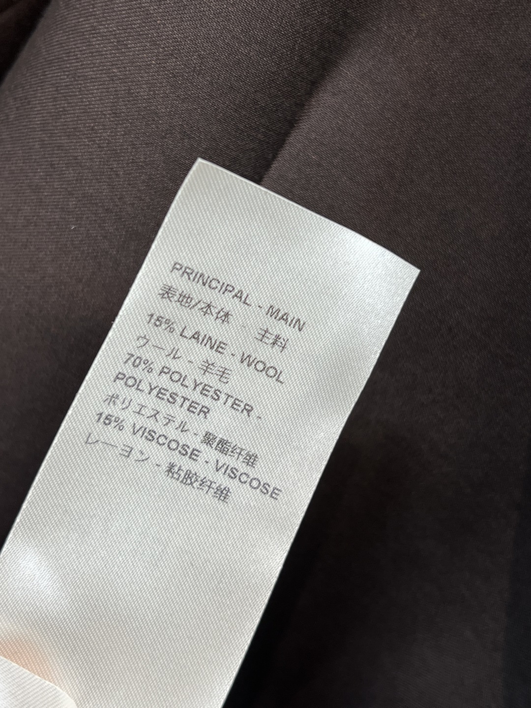 L家 25秋冬新款 深棕色西装外套 C超赞的时髦感 立体廓形剪裁设计 简约又吸睛 经典翻领 一粒扣西装 