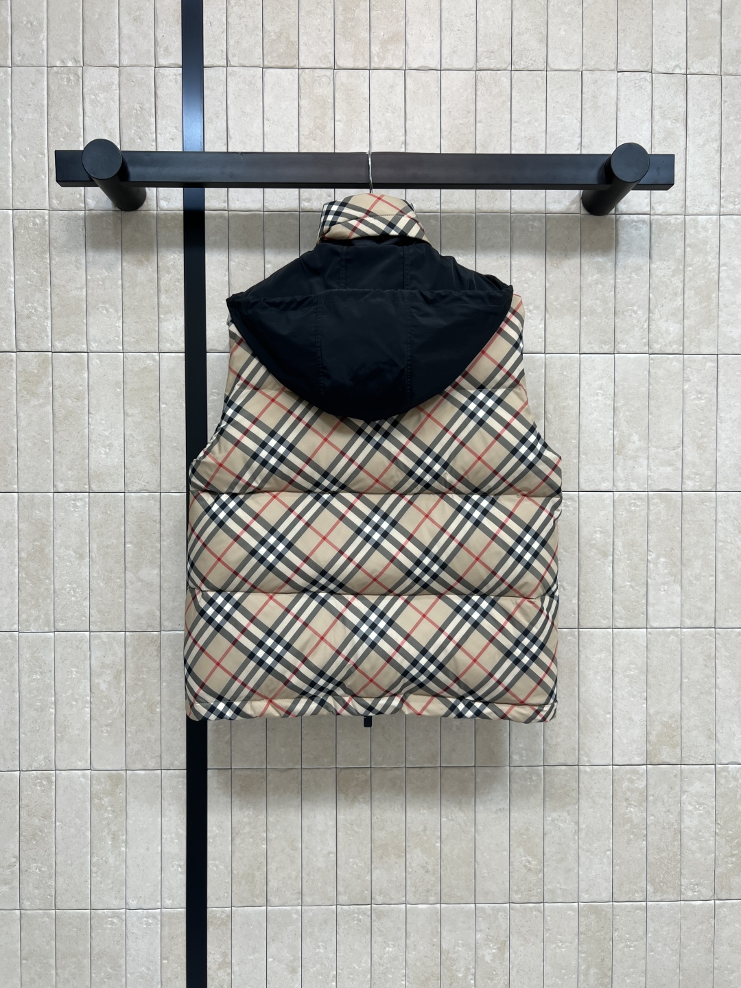 BUR家 25秋冬新款 经典格纹立领马甲羽绒服 可隐藏撞色连帽设计 男女同款哦 经典格子纹宽松廓形版型不