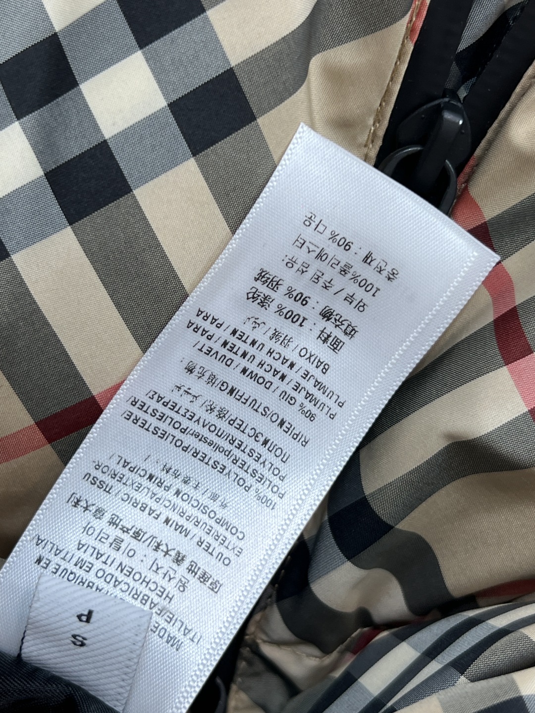 BUR家 25秋冬新款 经典格纹立领马甲羽绒服 可隐藏撞色连帽设计 男女同款哦 经典格子纹宽松廓形版型不