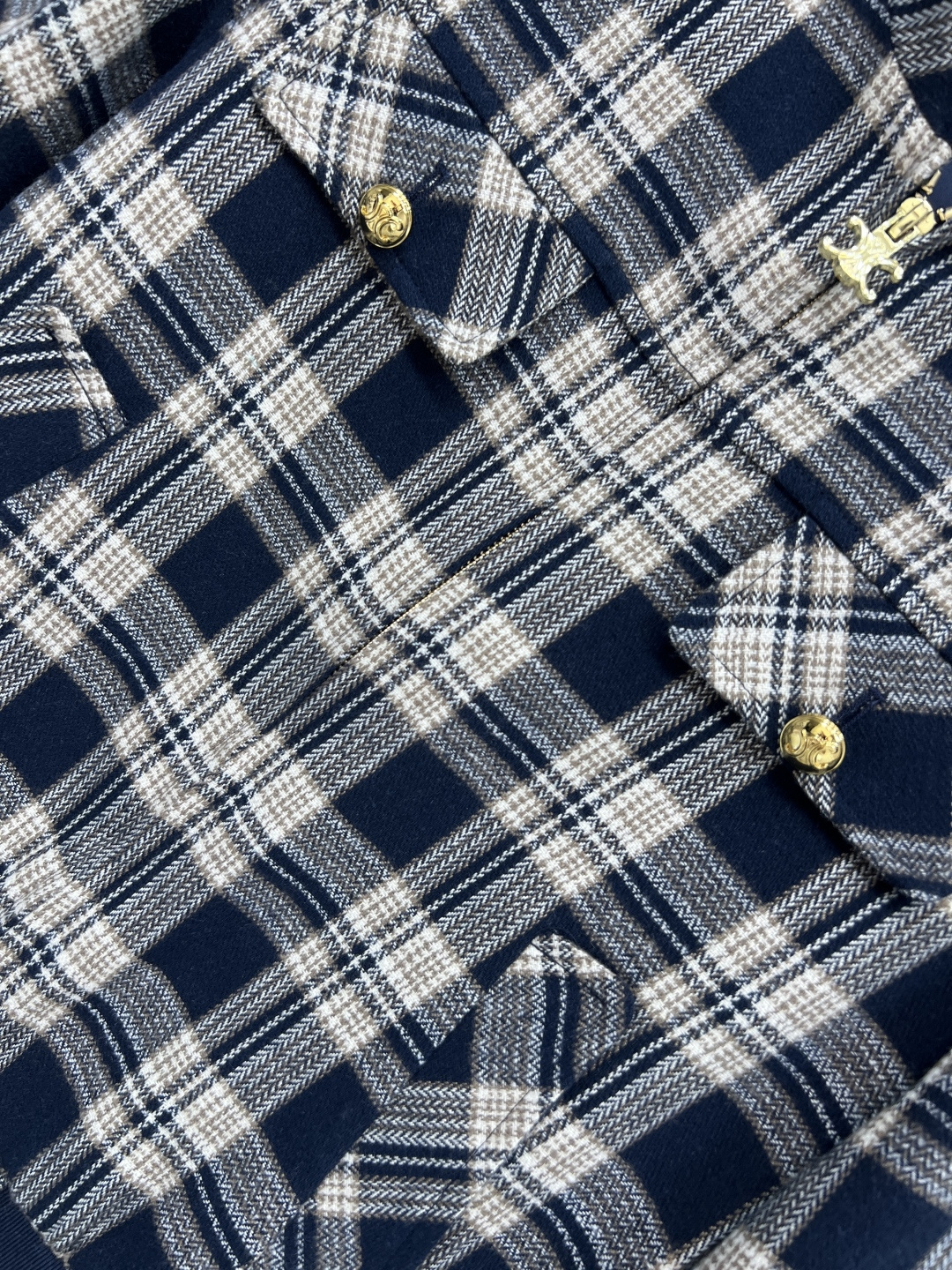 CE家 25秋冬新款 格纹夹克外套 复古格纹设计耐看吸睛 上身就是英伦复古女孩气质搭配牛仔裤休闲又帅气 