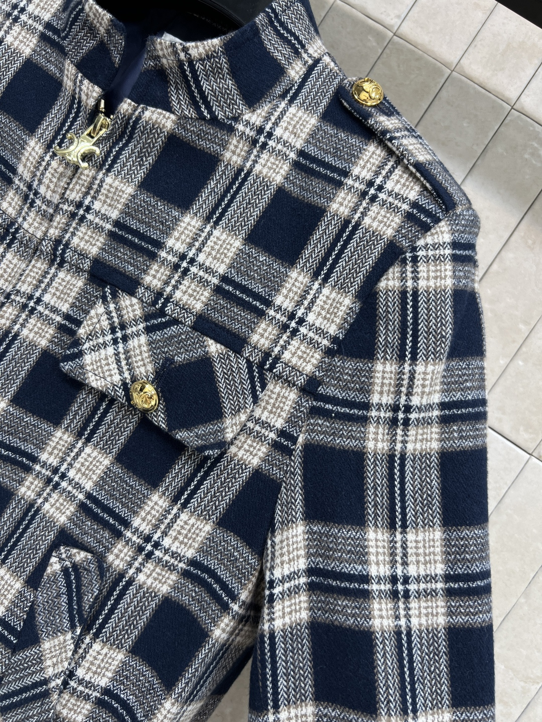 CE家 25秋冬新款 格纹夹克外套 复古格纹设计耐看吸睛 上身就是英伦复古女孩气质搭配牛仔裤休闲又帅气 