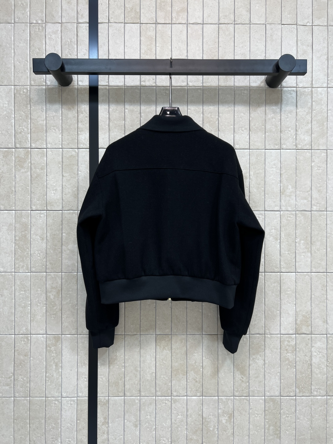 L 家 25秋冬新款 logo翻领针织夹克外套 经典老花皮绳装饰拉链头外套 上身舒适又百搭洋气 没有任何