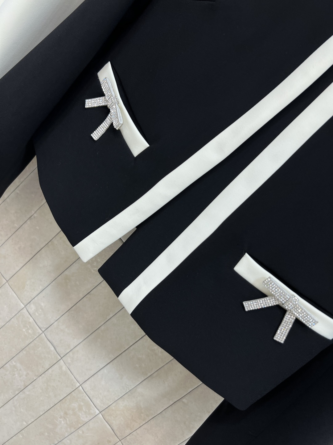 PD家 25秋冬新款 撞色圆领小香外套 黑白蝴蝶结撞色圆领开衫设计 简洁利落的H型剪裁小外套 经典黑白撞