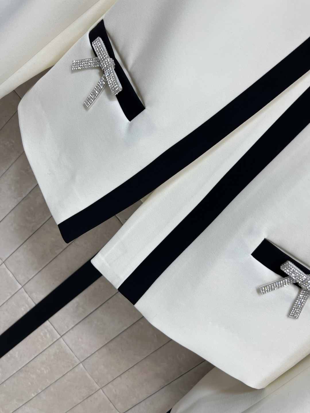 PD家 25秋冬新款 撞色圆领小香外套 黑白蝴蝶结撞色圆领开衫设计 简洁利落的H型剪裁小外套 经典黑白撞