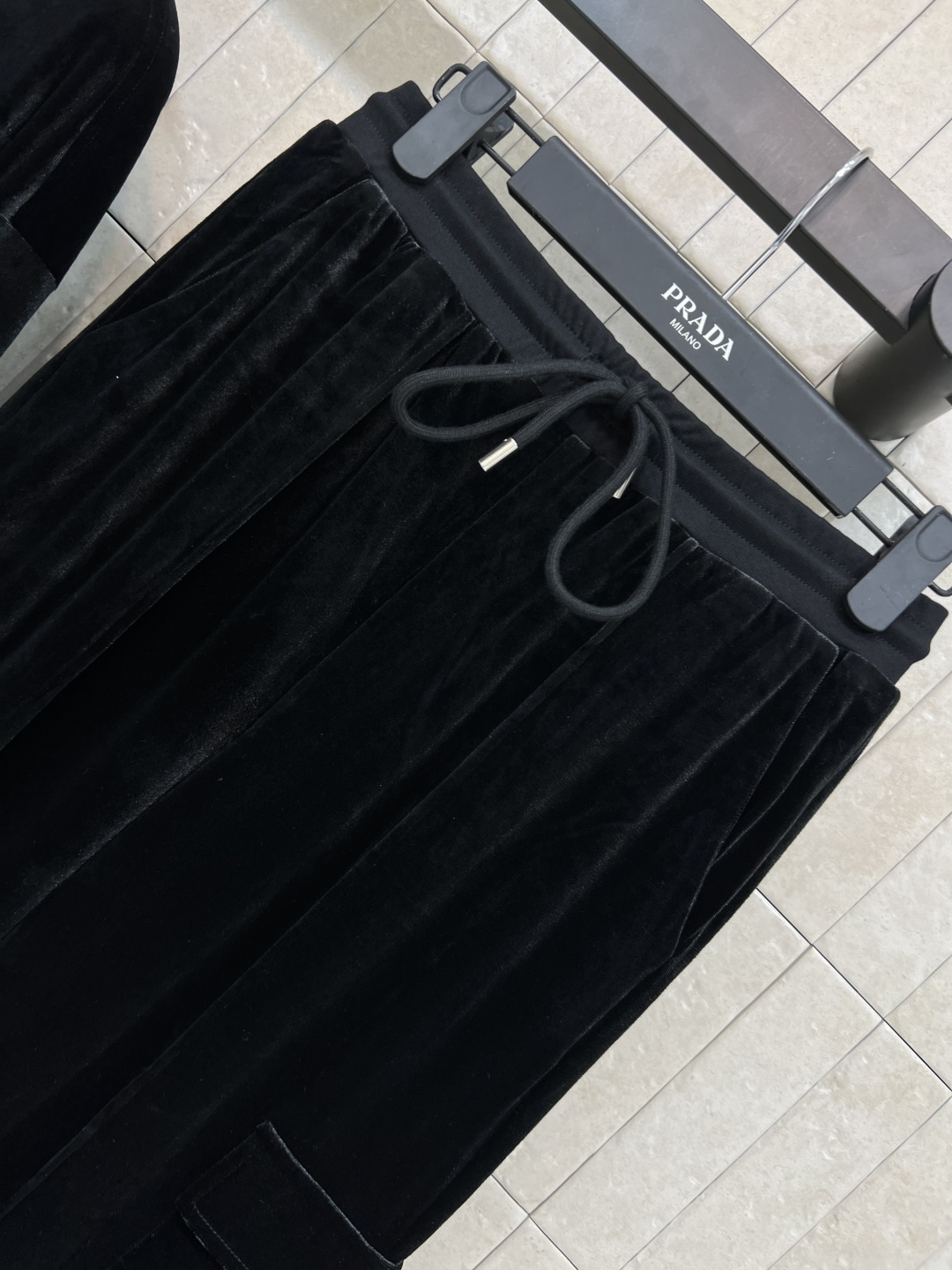 PD家 25秋冬新款 三角标丝绒休闲套装 连帽抽绳外套+直筒工装阔腿裤 每个女生衣柜里必须拥有的一套休闲