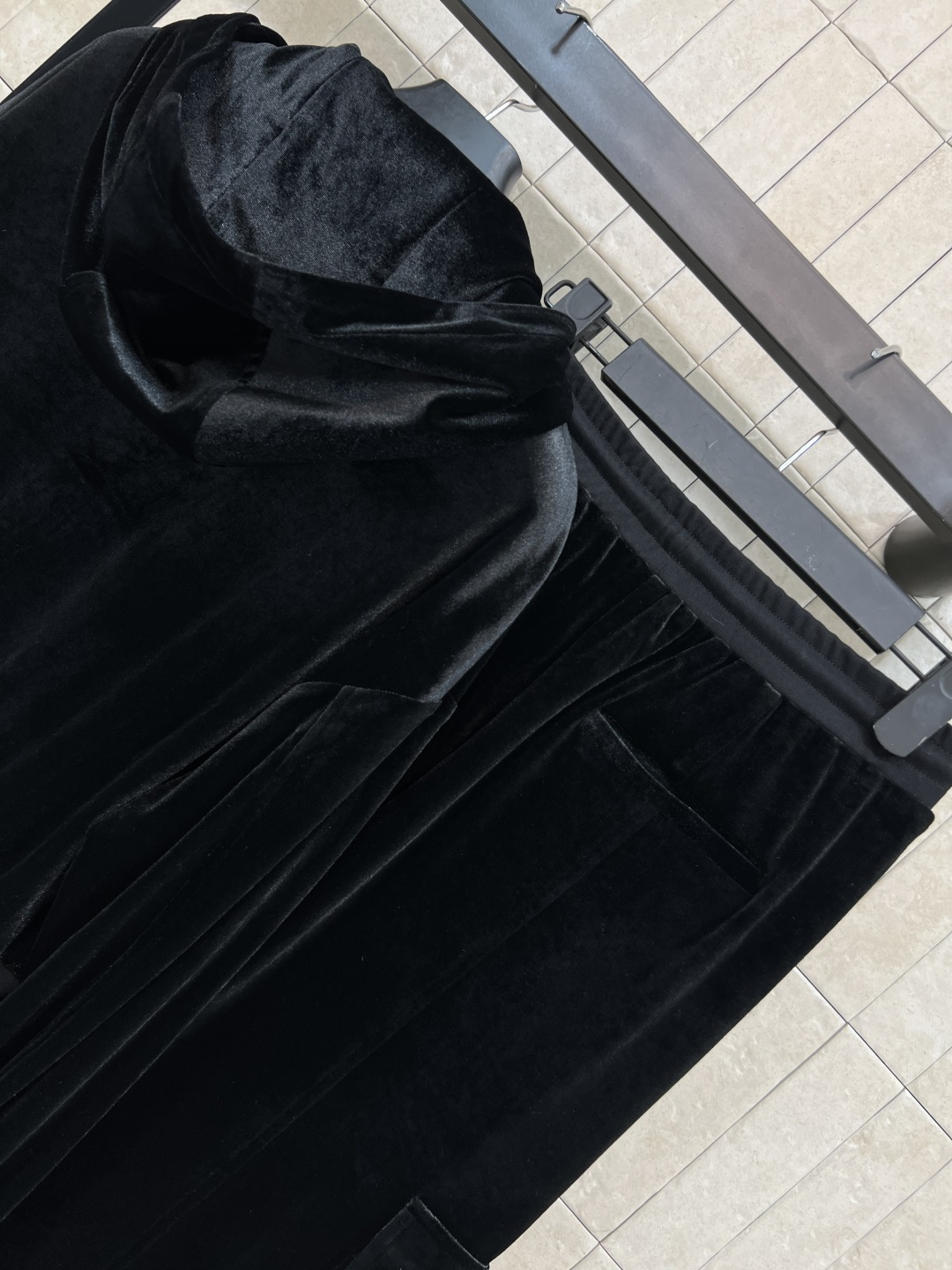 PD家 25秋冬新款 三角标丝绒休闲套装 连帽抽绳外套+直筒工装阔腿裤 每个女生衣柜里必须拥有的一套休闲