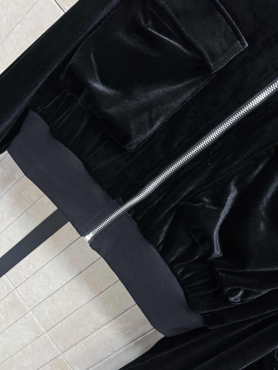 PD家 25秋冬新款 三角标丝绒休闲套装 连帽抽绳外套+直筒工装阔腿裤 每个女生衣柜里必须拥有的一套休闲