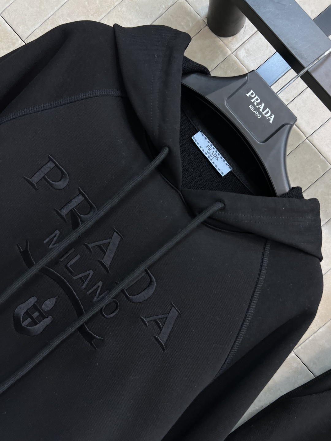 PD家 25秋冬新款 字母刺绣连帽卫衣搭配束脚运动裤 休闲又随性的搭配 上身十分减龄又显瘦 宽松休闲版型