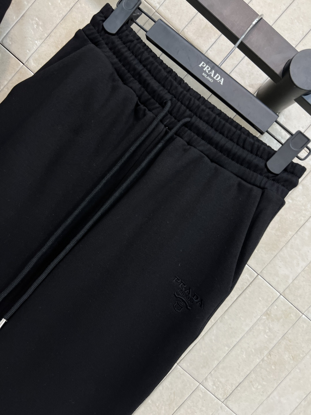 PD家 25秋冬新款 字母刺绣连帽卫衣搭配束脚运动裤 休闲又随性的搭配 上身十分减龄又显瘦 宽松休闲版型