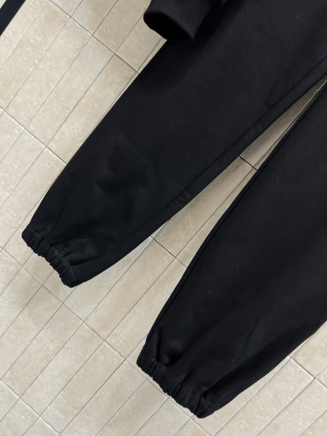 PD家 25秋冬新款 字母刺绣连帽卫衣搭配束脚运动裤 休闲又随性的搭配 上身十分减龄又显瘦 宽松休闲版型