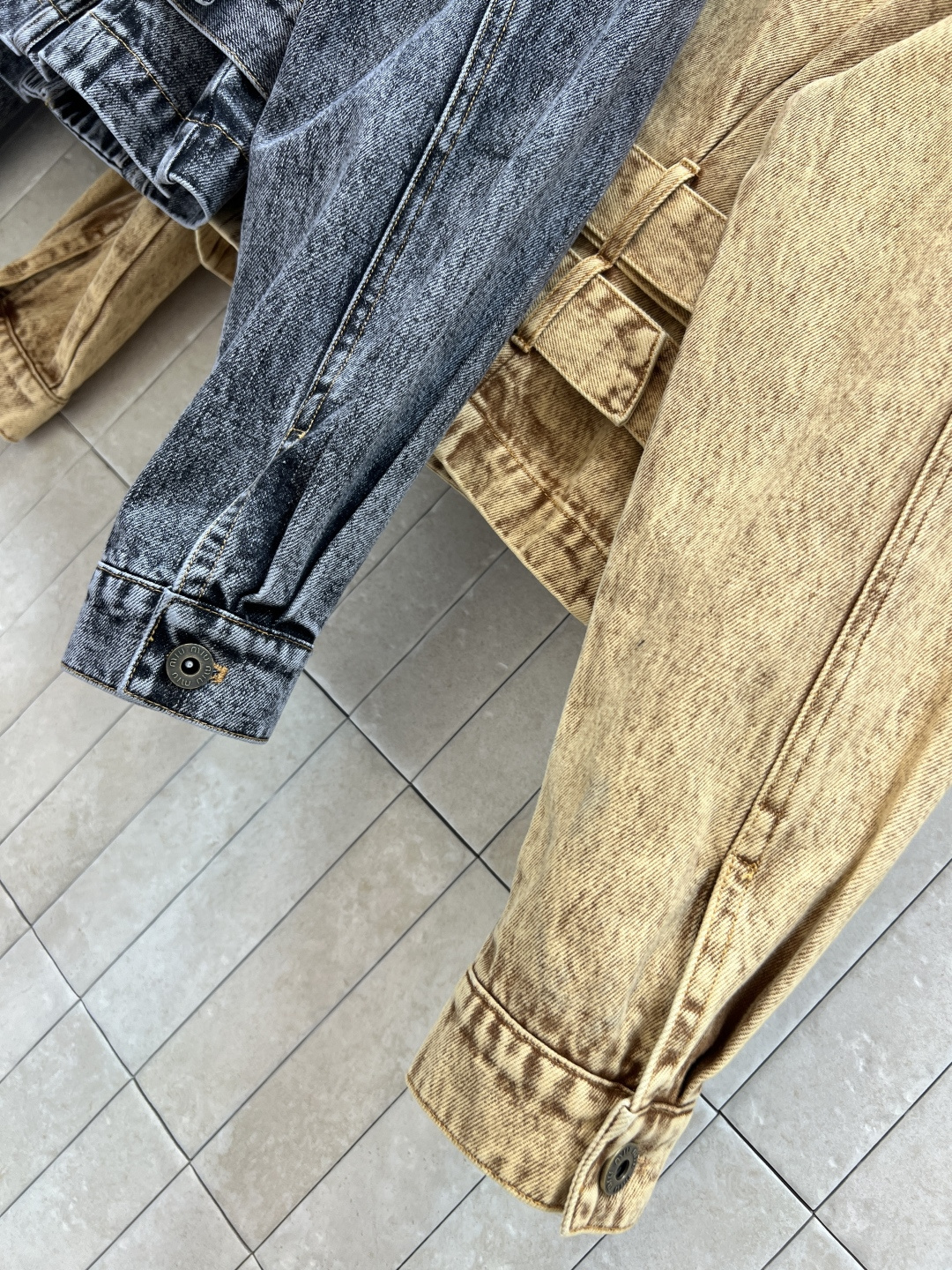 MIu家 25秋冬新款 复古做旧洗水双腰带戗驳领牛仔外套 辣妹必定时髦单品 定制复古怀旧洗水牛仔面料 气