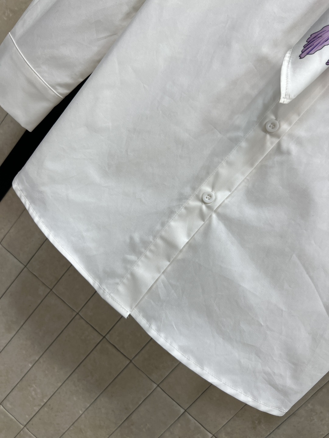 G家 25秋冬新款 丝巾装饰衬衫 领子配有花卉图案丝巾点缀 打破常规衬衫的正式 更添一丝优雅气息 宽松版