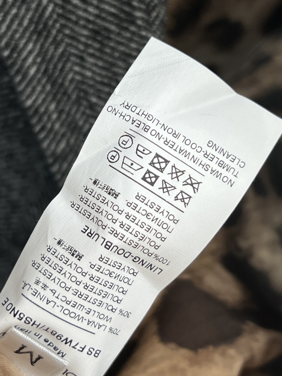 25秋冬新款 花灰色羊毛西装外套搭配高腰半裙 非常显高级的灰色廓形西装 里面豹纹内衬设计 一套上身减龄又