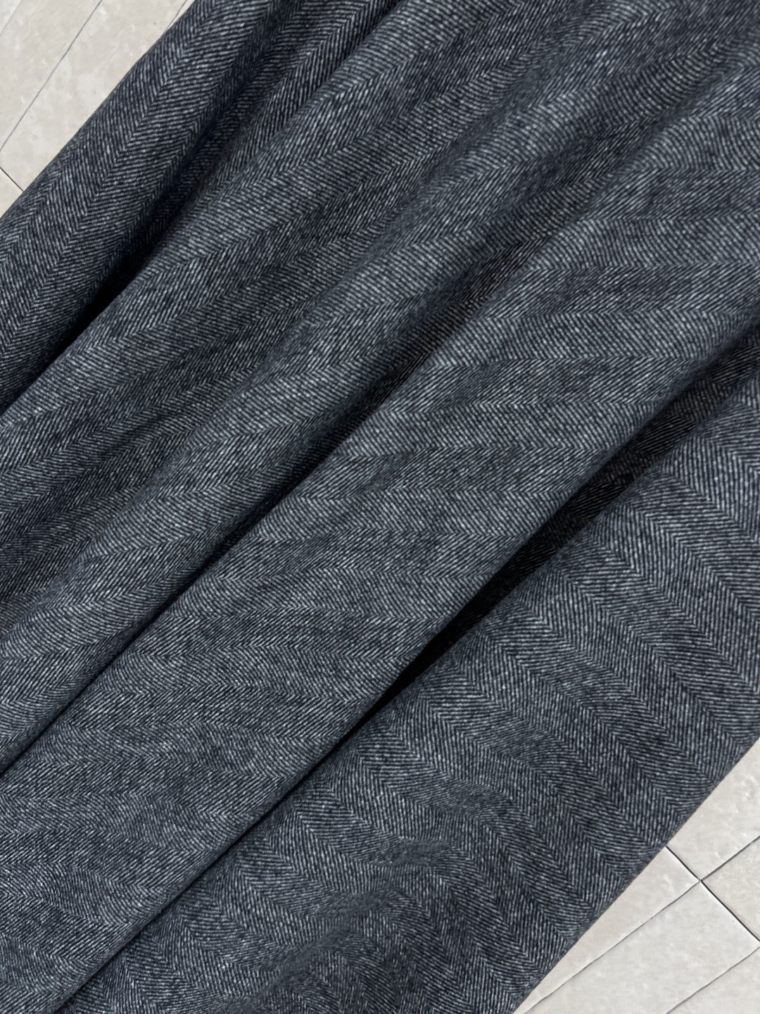 25秋冬新款 花灰色羊毛西装外套搭配高腰半裙 非常显高级的灰色廓形西装 里面豹纹内衬设计 一套上身减龄又