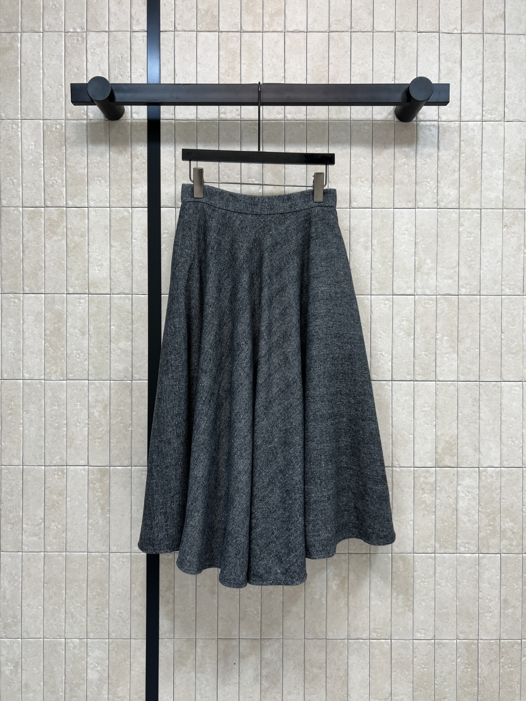 NO:503605,New autumn and winter style, floral gray wool suit jacket with high waist skirt, very high-end gray silhouette suit, leopard-print lining design, a set of upper body reduces age and is handsome, not picky about people's style and easy to control, separate and versatile items, customized wool fabric, one color and three sizes, skirts, jackets & coats, business suit, alexander wang19860909秋冬新款 花灰色羊毛西装外套搭配高腰半裙 非常显高级的灰色廓形西装 里面豹纹内衬设计 一套上身减龄又帅气 不挑人版型轻松驾驭 分开又是百搭单品 定制羊毛面料 一色三码,,skirts,jackets & coats,business suit,alexander wang,Women's clothing