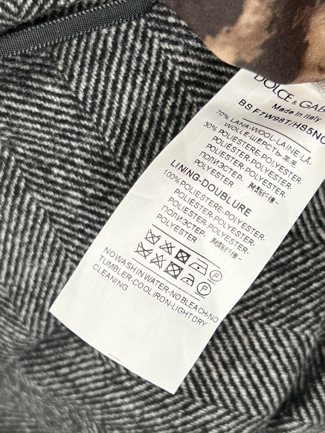 25秋冬新款 花灰色羊毛西装外套搭配高腰半裙 非常显高级的灰色廓形西装 里面豹纹内衬设计 一套上身减龄又