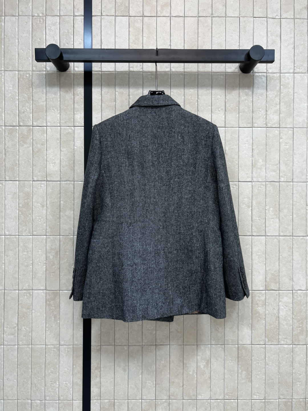 25秋冬新款 花灰色羊毛西装外套搭配高腰半裙 非常显高级的灰色廓形西装 里面豹纹内衬设计 一套上身减龄又