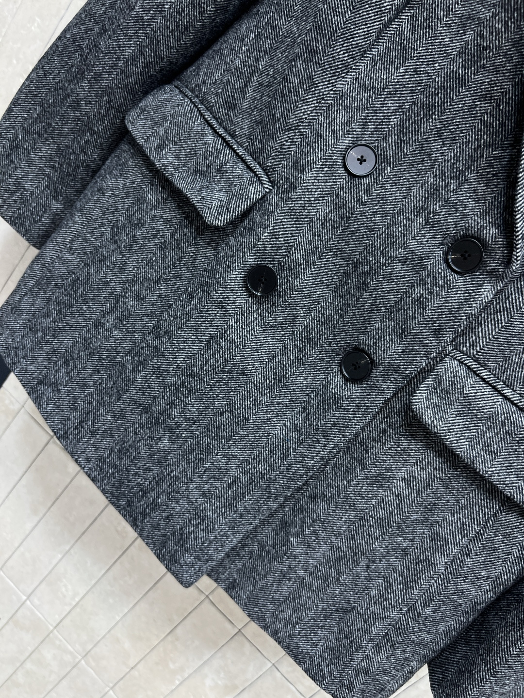 25秋冬新款 花灰色羊毛西装外套搭配高腰半裙 非常显高级的灰色廓形西装 里面豹纹内衬设计 一套上身减龄又