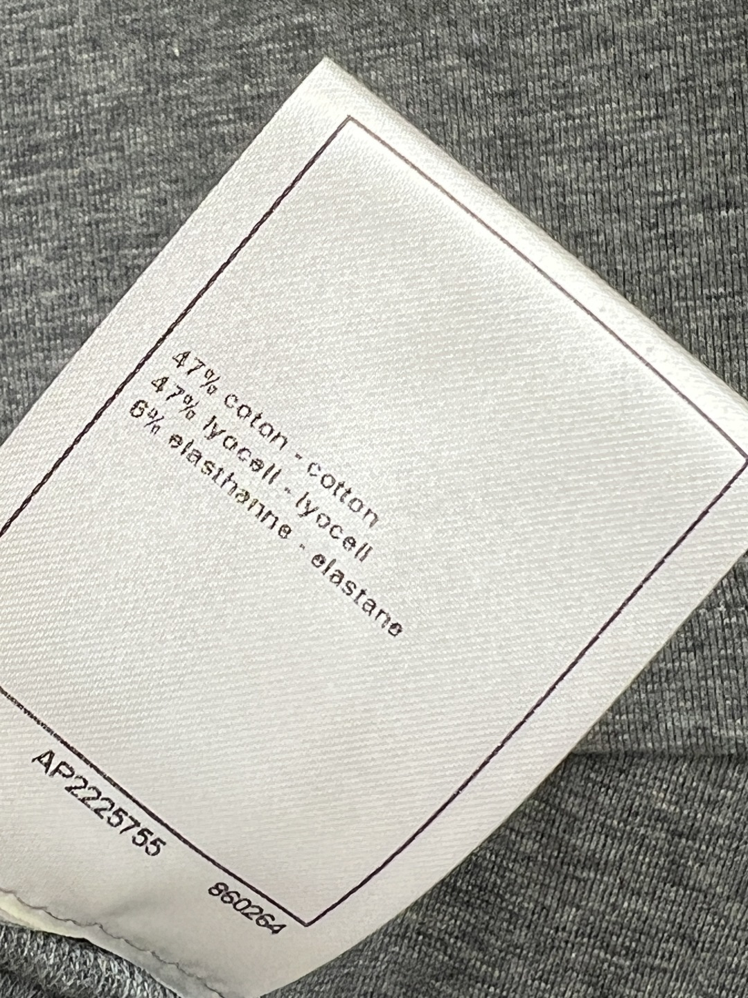 25秋冬新款 花朵装饰不规则斜领长袖+半身裙套装 可以斜肩领的穿法 露肩小心机超美 修身版型百搭不挑人上