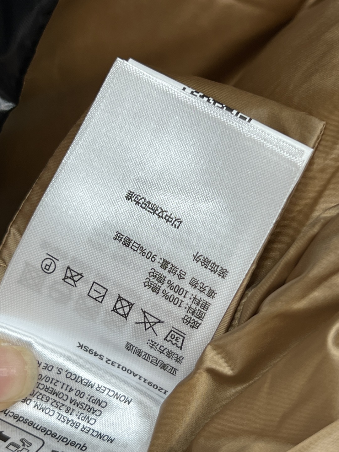 M家 25秋冬新款 连帽立领羽绒马甲 可拆卸连帽设计 可以做撞色穿搭 立领夹克版型 上身显瘦又帅气十足 
