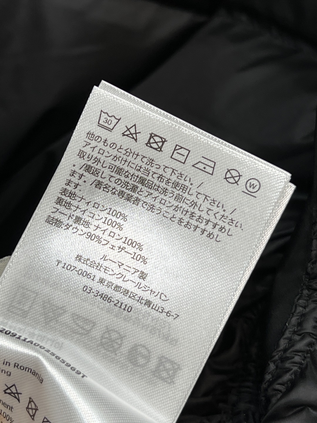 M家 25秋冬新款 立领工装风羽绒马甲 休闲摩登减龄感的显瘦立领无袖设计 版型宽松适中 剪裁利落流畅 包