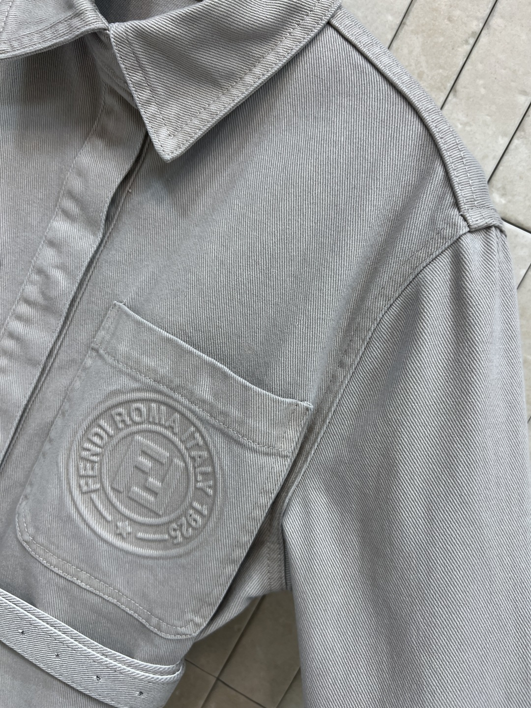 FD家 25秋冬新款 浮雕logo图案牛仔西系列 衬衫短款外套+腰带衬衫外套+直筒裤 极简设计活力感爆棚