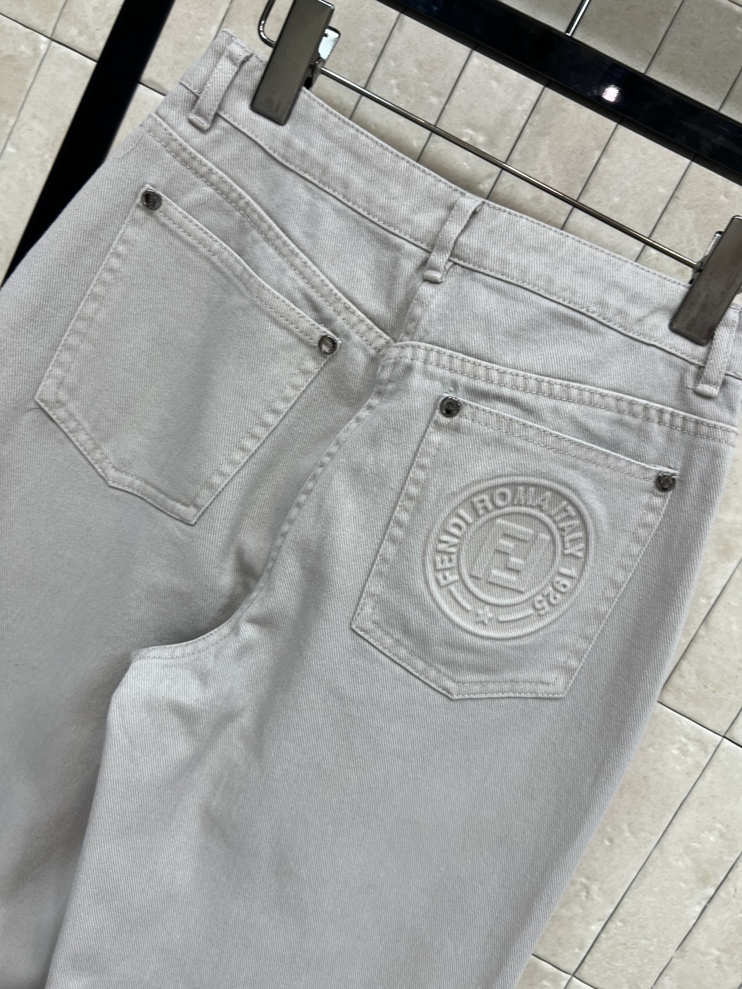 FD家 25秋冬新款 浮雕logo图案牛仔西系列 衬衫短款外套+腰带衬衫外套+直筒裤 极简设计活力感爆棚