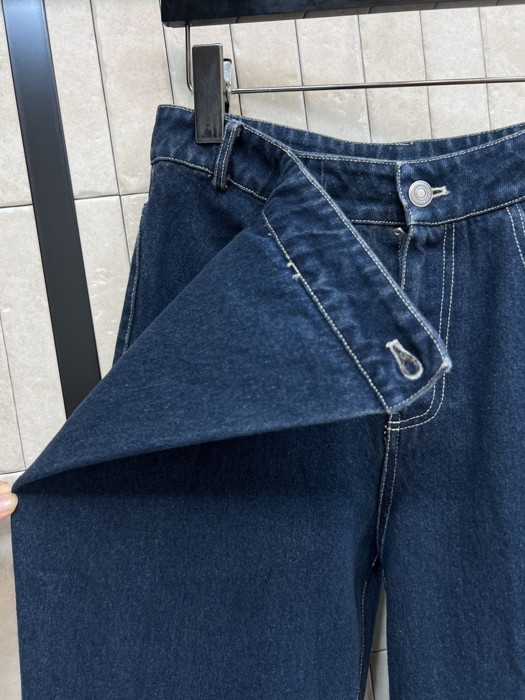 D家 25秋冬新款 斜扣可翻边牛仔长裤 高颜值 百搭无烦恼 就是很干净的感觉 定制里面D字母提花牛仔面料