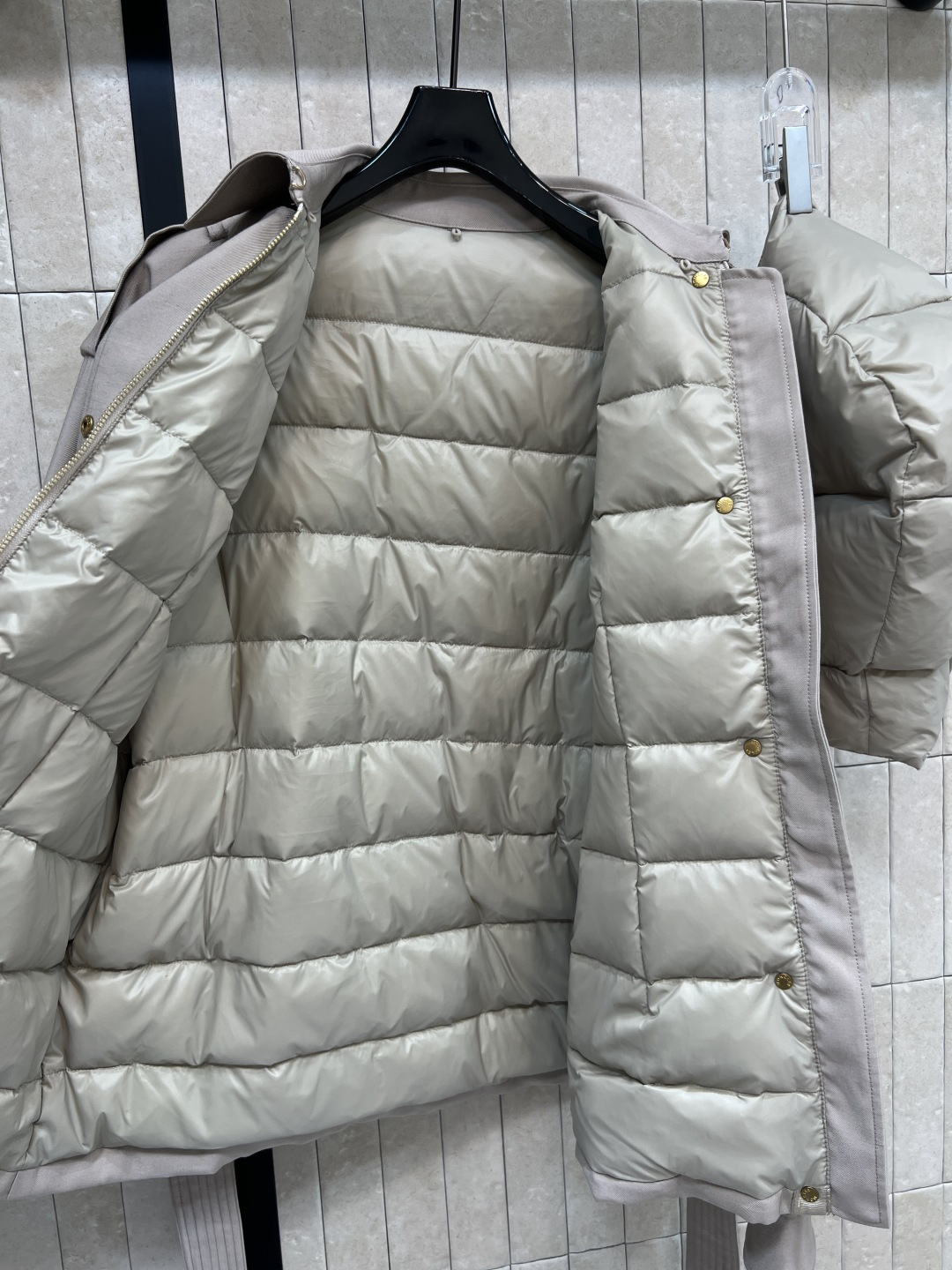 M家 25秋冬新款 连帽系带工装风夹克外套 可拆卸连帽翻领夹克宽松版型 搭配本布腰带 轻松分割身材比例上