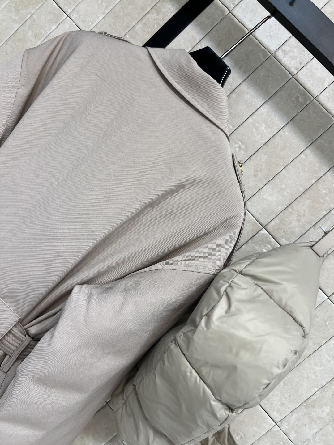 M家 25秋冬新款 连帽系带工装风夹克外套 可拆卸连帽翻领夹克宽松版型 搭配本布腰带 轻松分割身材比例上