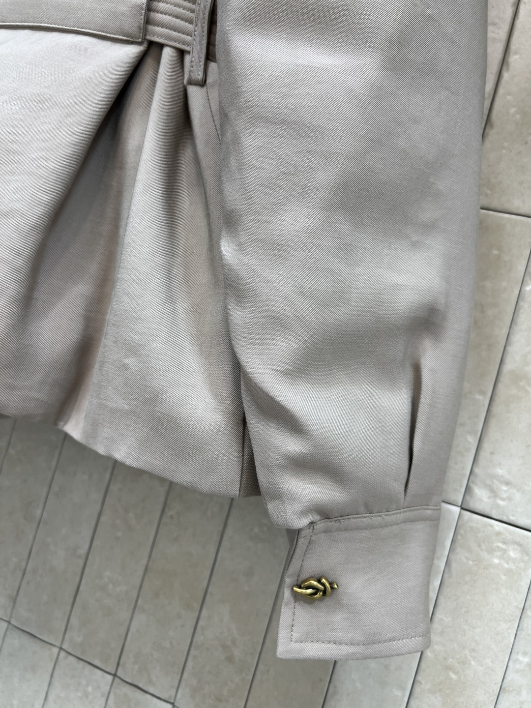 M家 25秋冬新款 连帽系带工装风夹克外套 可拆卸连帽翻领夹克宽松版型 搭配本布腰带 轻松分割身材比例上