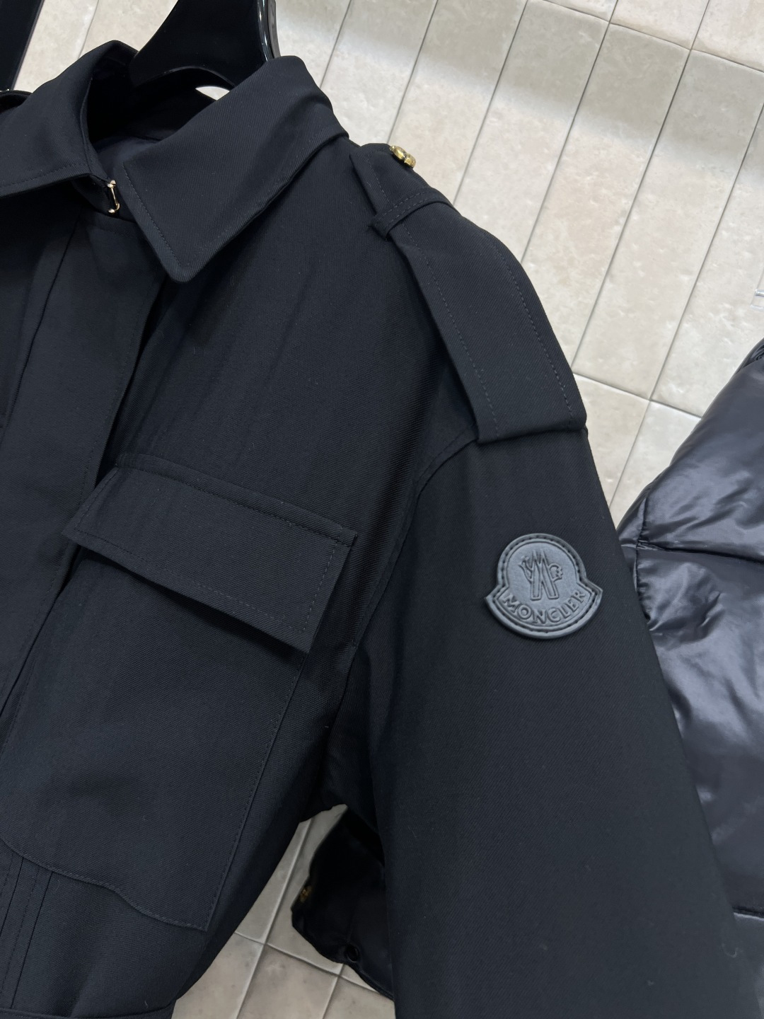 M家 25秋冬新款 连帽系带工装风夹克外套 可拆卸连帽翻领夹克宽松版型 搭配本布腰带 轻松分割身材比例上