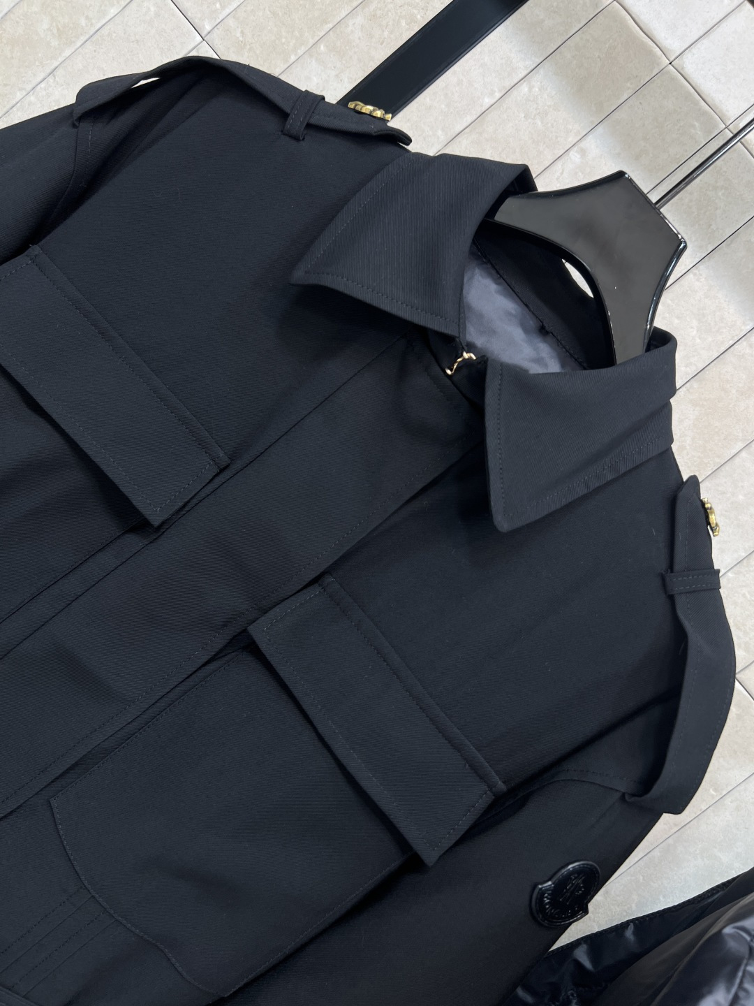 M家 25秋冬新款 连帽系带工装风夹克外套 可拆卸连帽翻领夹克宽松版型 搭配本布腰带 轻松分割身材比例上