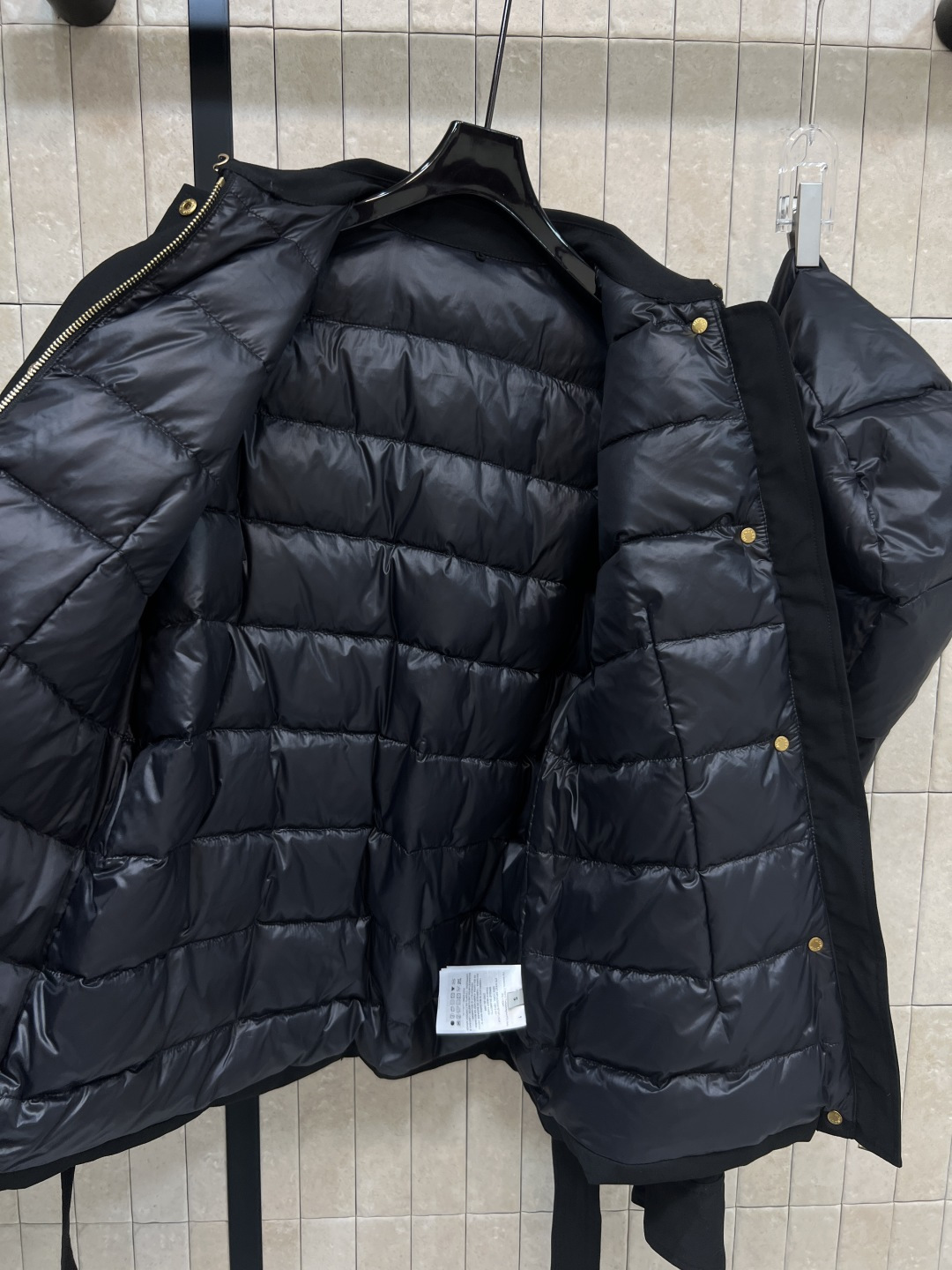 M家 25秋冬新款 连帽系带工装风夹克外套 可拆卸连帽翻领夹克宽松版型 搭配本布腰带 轻松分割身材比例上