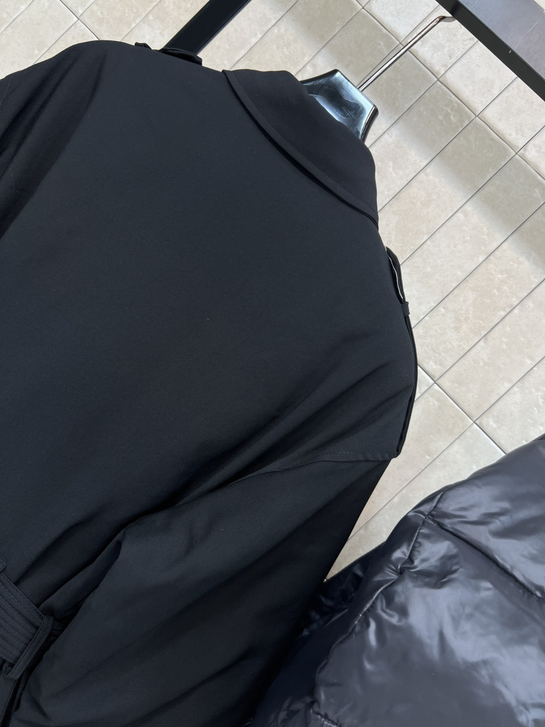 M家 25秋冬新款 连帽系带工装风夹克外套 可拆卸连帽翻领夹克宽松版型 搭配本布腰带 轻松分割身材比例上