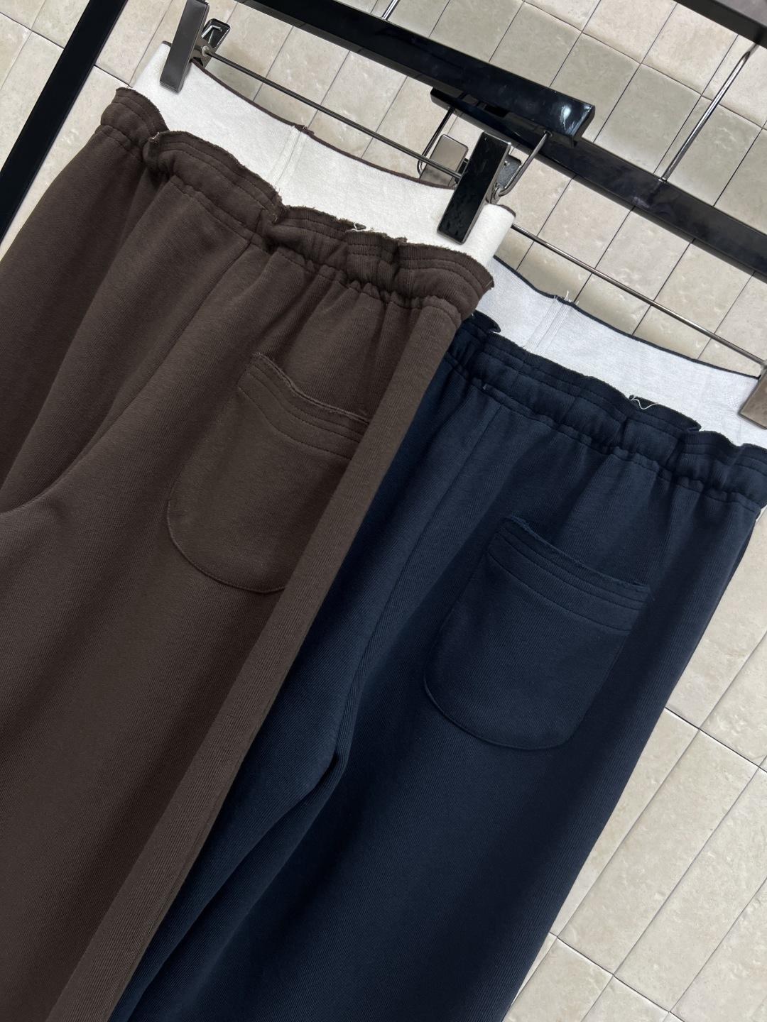 AW 25秋冬新款 字母织带直筒休闲裤 每年必出的经典款 大王女孩人手必备 字母松紧腰身设计 阔腿的直筒