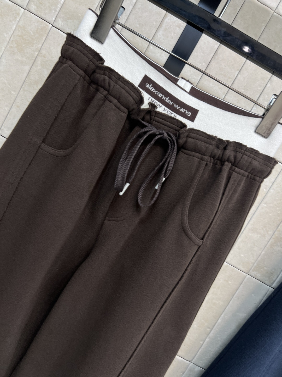 AW 25秋冬新款 字母织带直筒休闲裤 每年必出的经典款 大王女孩人手必备 字母松紧腰身设计 阔腿的直筒