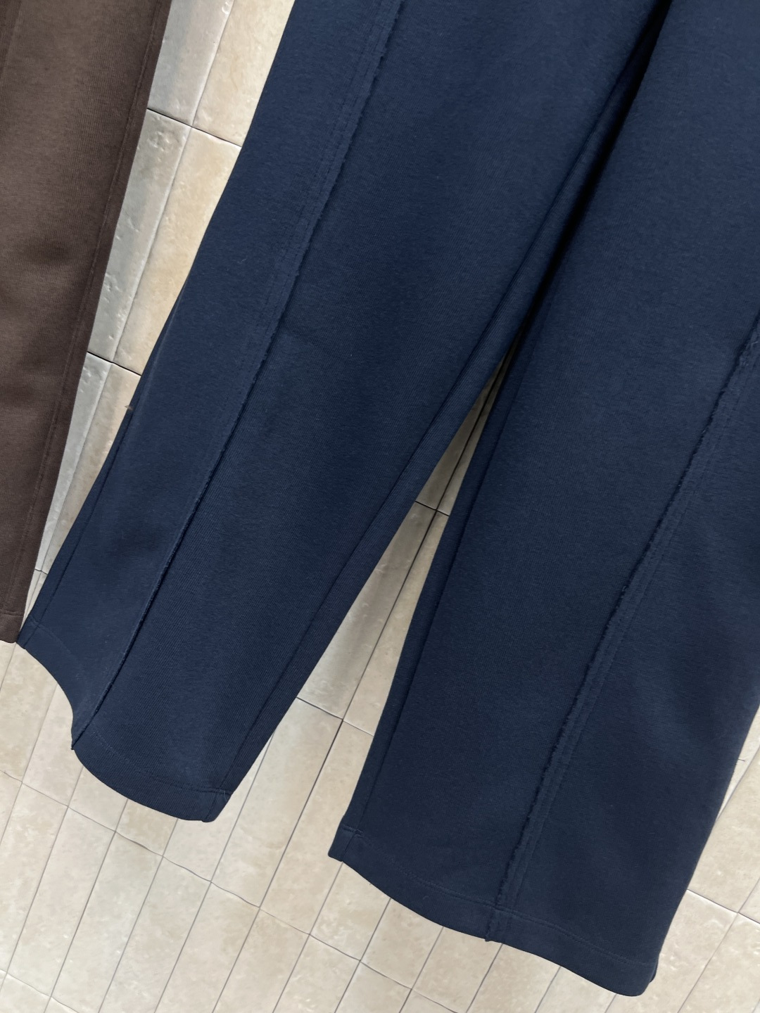 AW 25秋冬新款 字母织带直筒休闲裤 每年必出的经典款 大王女孩人手必备 字母松紧腰身设计 阔腿的直筒